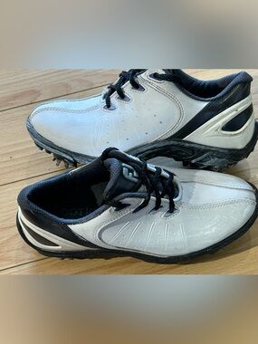 FOOTJOY youth size 1 golf cleats